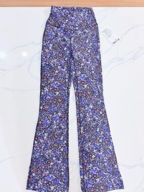 NWT Lululemon Groove Super-High-Rise Flared Pant *Nulu*Flower Burst Multi*
